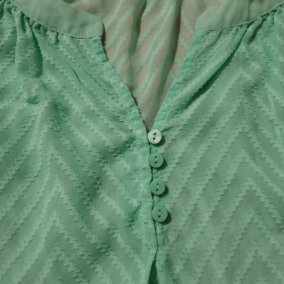 💐 Candies Mint Green Bright Cheery Sheer Chevron Top 💐 - Picture 3 of 6